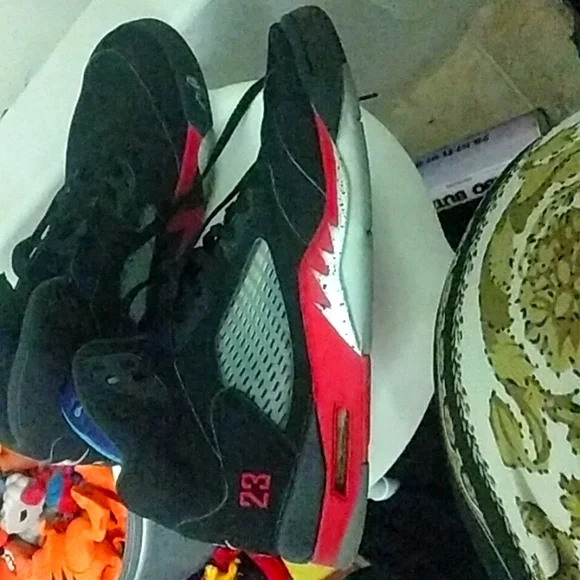 Air Jordan Retro 5. Fire Red, Metallic and grape are the colors. Size 12.5 men\'s Jordan 5 Retro Fire Red (2013) Men main image 4
